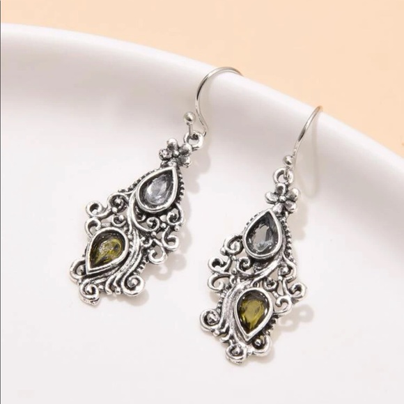 7/$30 PEACOCK 🦚 YELLOW DANGLES - Picture 4 of 6